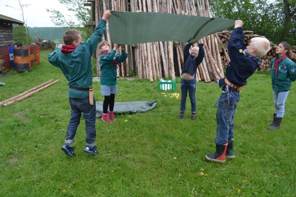 Det er ikke så let at gribe et æble med en presenning.